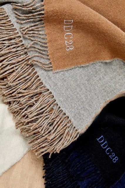 DDC28 Reversible Throw Blanket